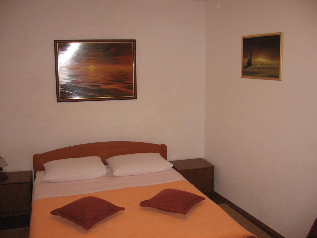 Apartments Darinka Skradin Room photo